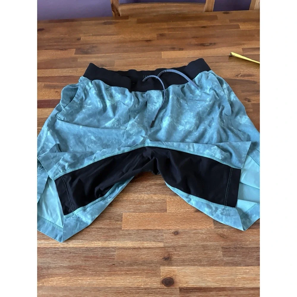 Lululemon Men's Shorts Size Large Pace Breaker 9